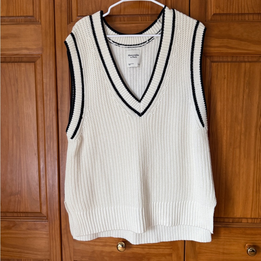 Abercrombie & Fitch Cream and Black V-Neck Sweater Vest